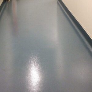 Giải pháp chống trơn trượt nhà xưởng bằng sơn nền epoxy