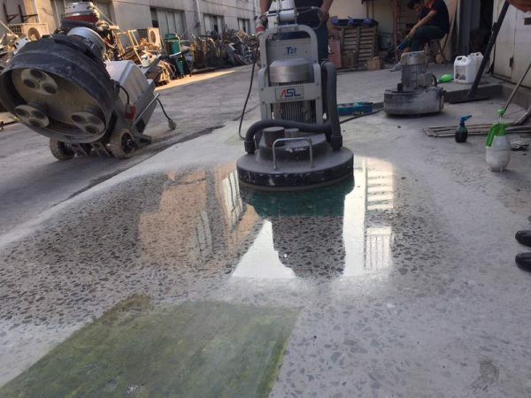 Máy mài và đánh bóng sàn bê tông