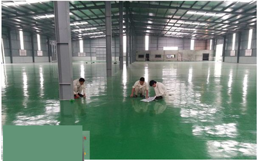 Thi công sơn sàn Epoxy tự phẳng của Tín Phát