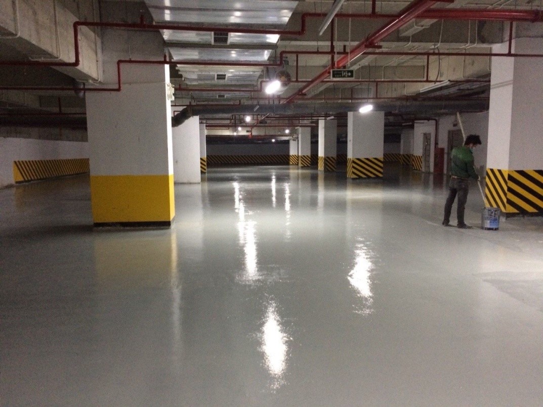 sàn nền epoxy sáng bóng tại hầm chung cư